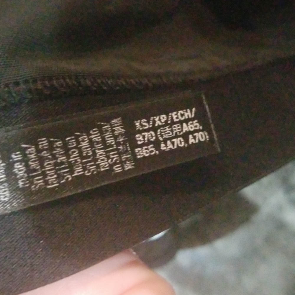 Victoria Sport Bra - Picture 7 of 8